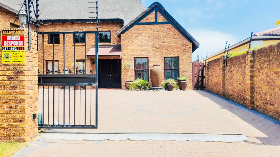 5 Bedroom Property for Sale in Parklands Western Cape